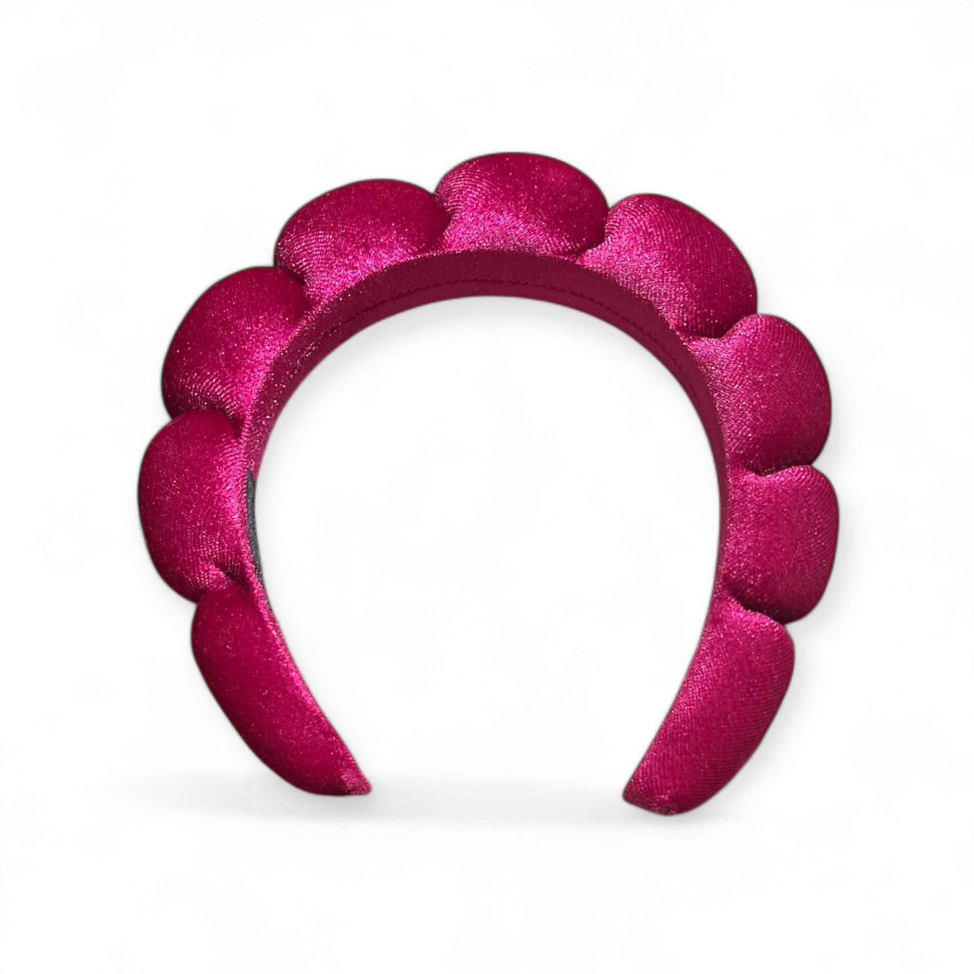 Haarreifen aus glänzendem Satin in kräftigem Fuchsia, voluminös gepolstert, elegantes Accessoire für feminine Styles.