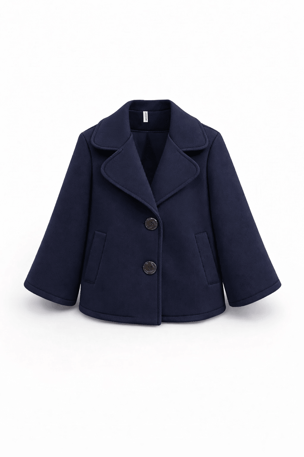 Kurze dunkelblaue Jacke mit breitem Reverskragen, zwei großen Knöpfen und seitlichen Eingrifftaschen. Produkt freigestellt vor hellem Hintergrund.