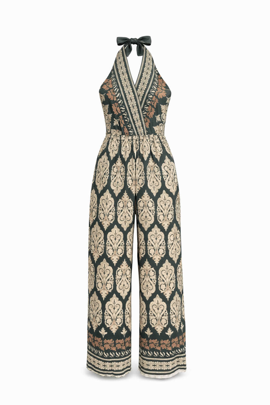 Grüner Jumpsuit mit Ornamentmuster, Halterneck-Ausschnitt und weitem Bein, freigestellt auf weißem Hintergrund.