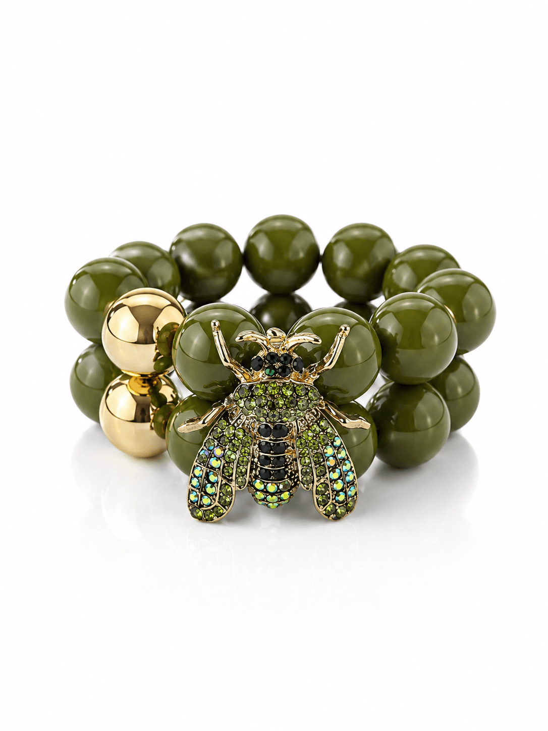 Oliv farbenfroh des Armband mit großer, grüner Biene auf weißem Hintergrund fotografiert