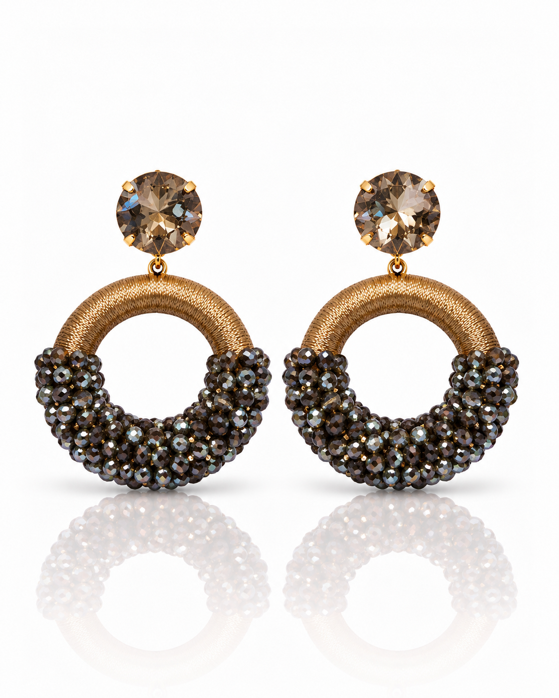 Brown Topaz Glam – goldfarbene Statement-Ohrstecker mit braun-topazfarbenen Glasperlen