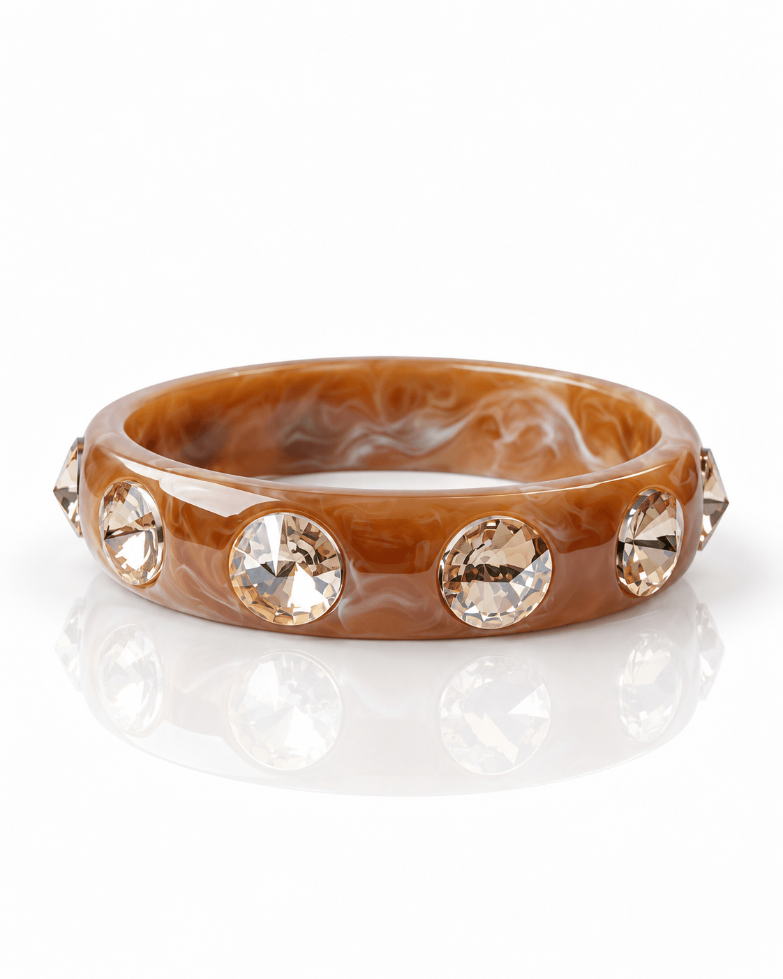 Marmorierter Resin-Armreif in Caramel Stone mit großen facettierten champagnerfarbenen Kristallsteinen.