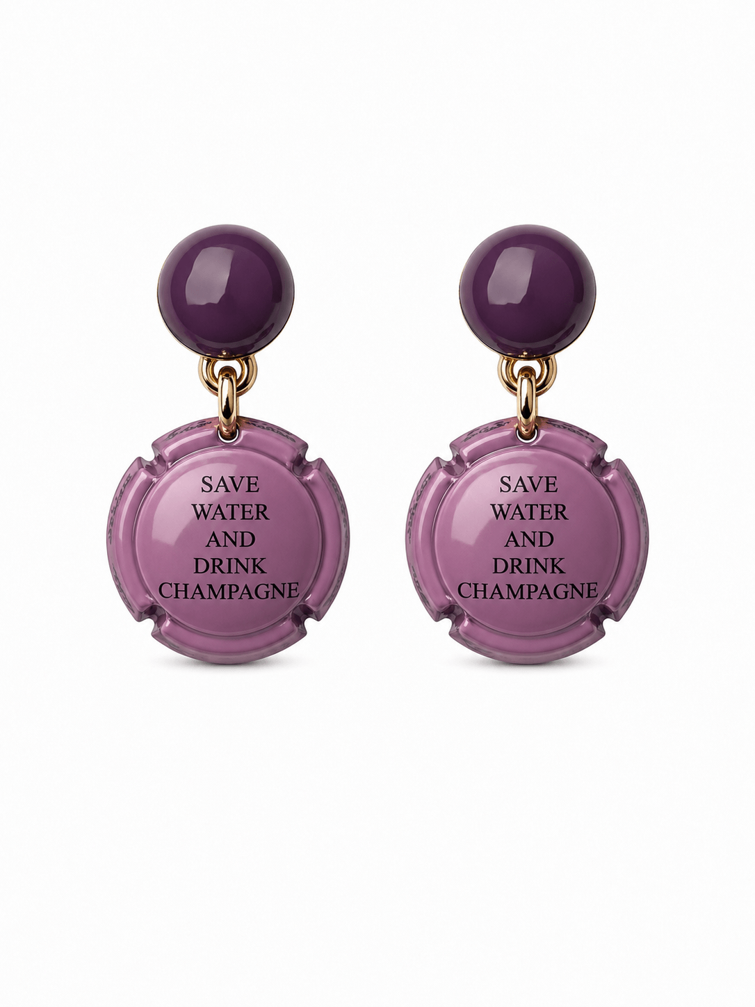 Handgefertigte Clip-Ohrringe in Rosé und Violett mit goldfarbenen Details aus der Kollektion Champagne Affair vor hellem Hintergrund.