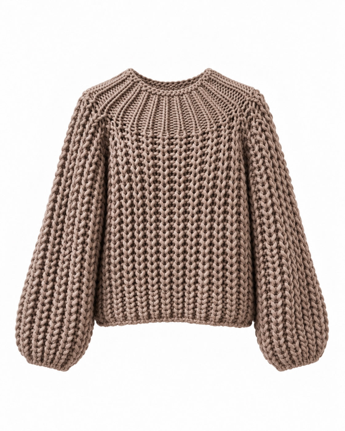Taupefarbener Chunky-Knit-Grobstrickpullover als Freisteller