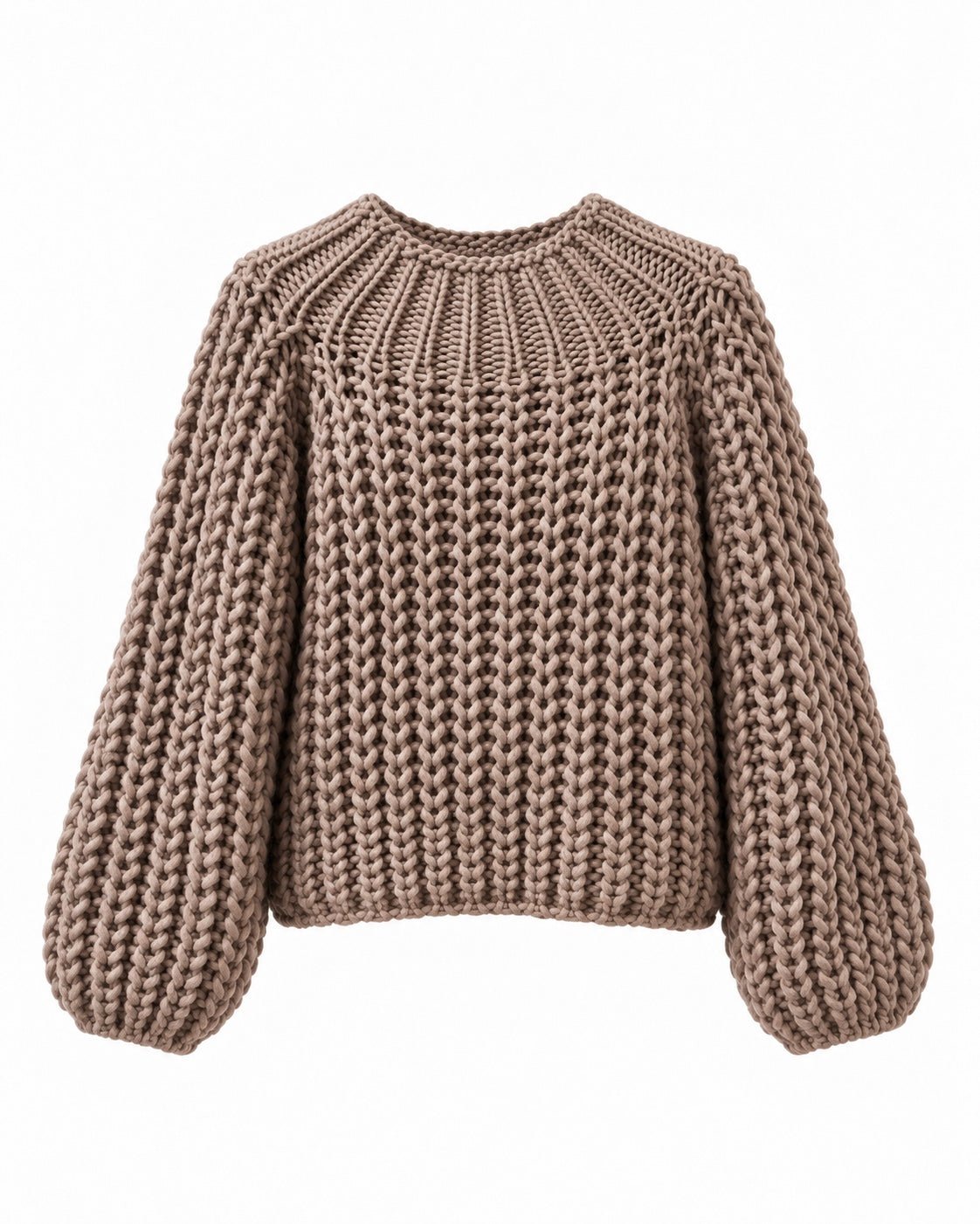 Taupefarbener Chunky-Knit-Grobstrickpullover als Freisteller