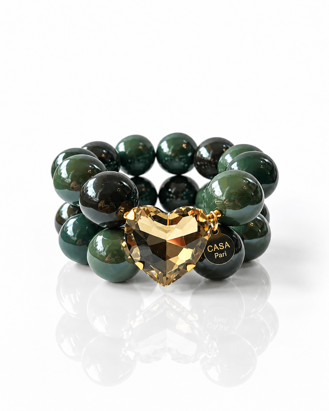 Doppelreihiges Armband in tiefem Dunkelgrün mit facettiertem Crystal Heart in warmem Gold-Cognac-Ton und goldfarbenen Details.