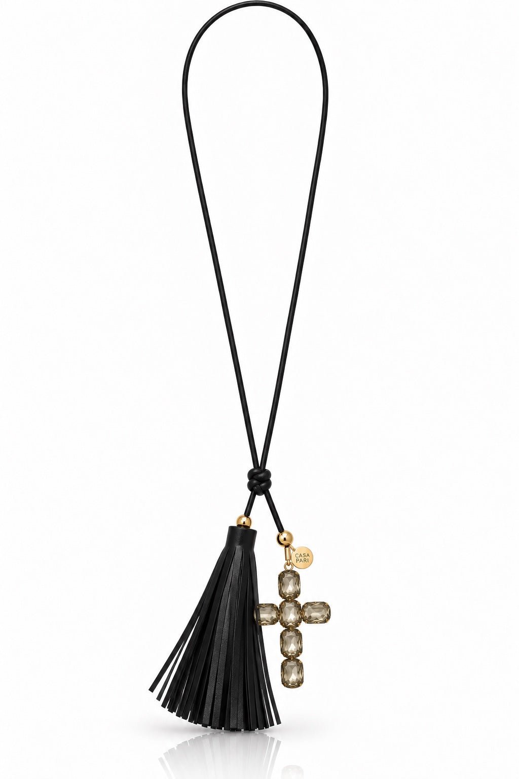 Fancy Cross – lange schwarze Lederkette mit Quaste, Kristallkreuz und Casa Pari Logo-Tag