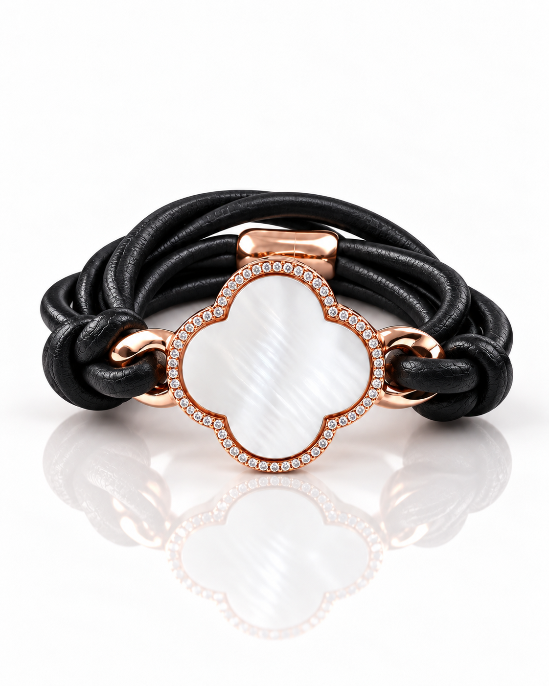 Pearl on Leather Armband aus schwarzem italienischem Nappaleder mit echtem Perlmutt, Kristalldetails und Roségold