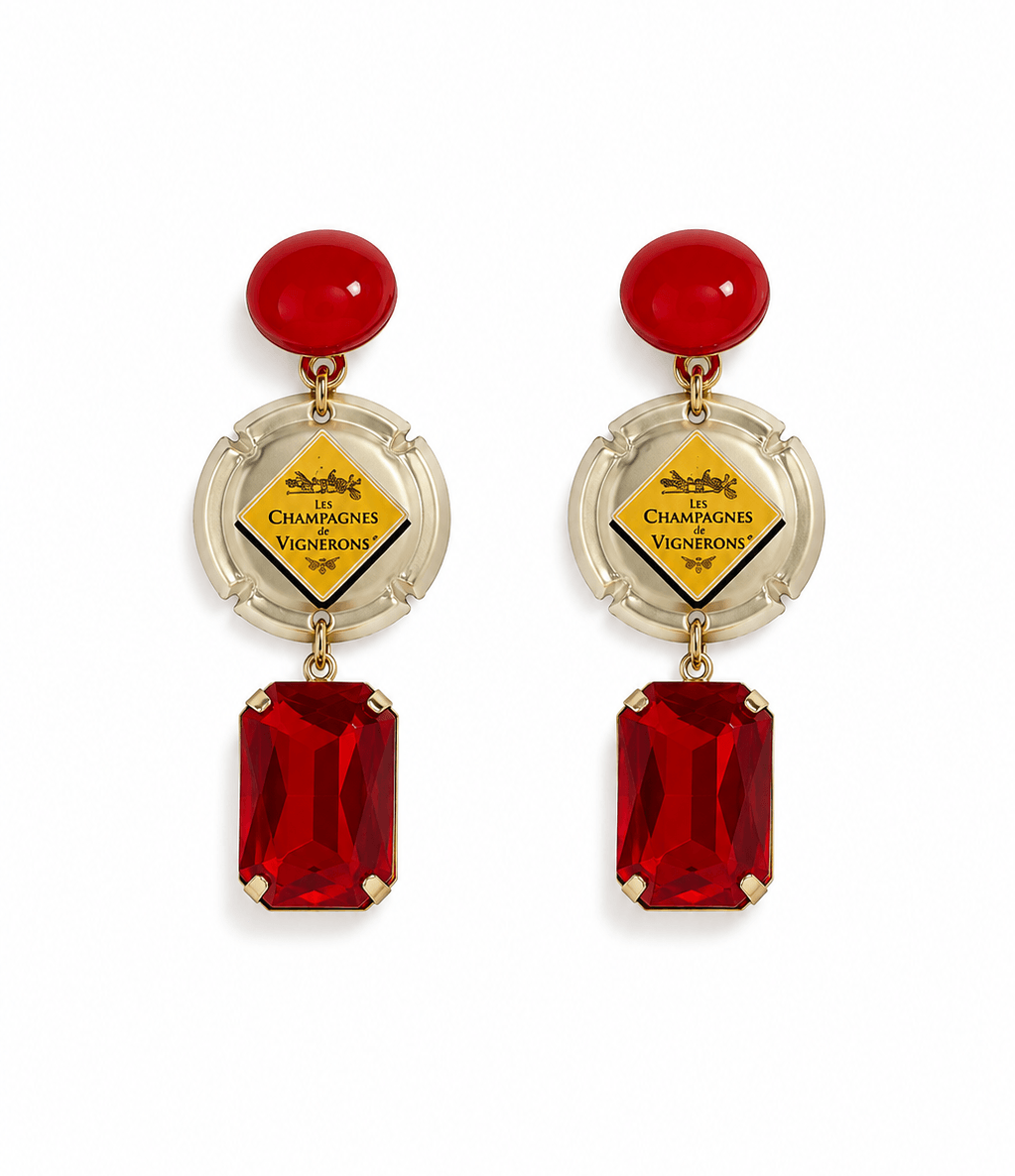 Statement-Ohrringe mit rotem Stecker, Champagnerkapsel in Gold-Creme und facettiertem roten Kristallanhänger.