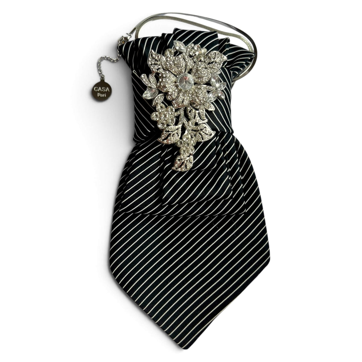 Vintage-Krawatte Midnight Sparkle in Schwarz mit feinen silberfarbenen Streifen und opulentem Kristall-Schmuckbesatz