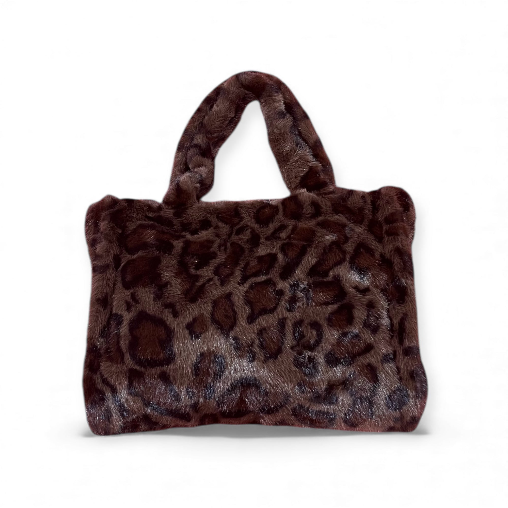 Leo Tasche aus braunem Kunstfell, fotografiert auf weißem Hintergrund.