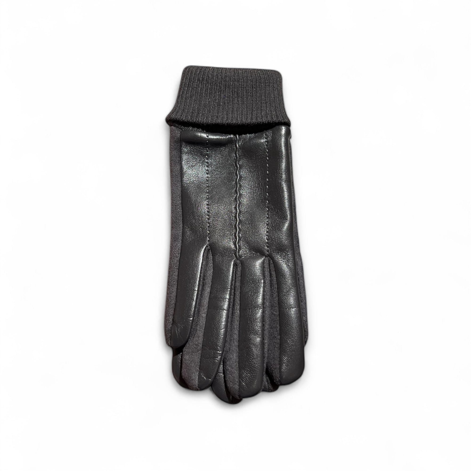 Damenhandschuhe aus Kunstleder in  Grau mit weichen Strick, auf weißen Hintergrund fotografiert.