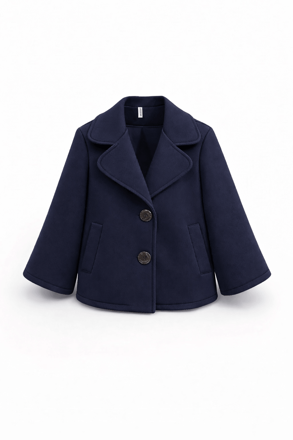 Kurze dunkelblaue Jacke mit breitem Reverskragen, zwei großen Knöpfen und seitlichen Eingrifftaschen. Produkt freigestellt vor hellem Hintergrund.