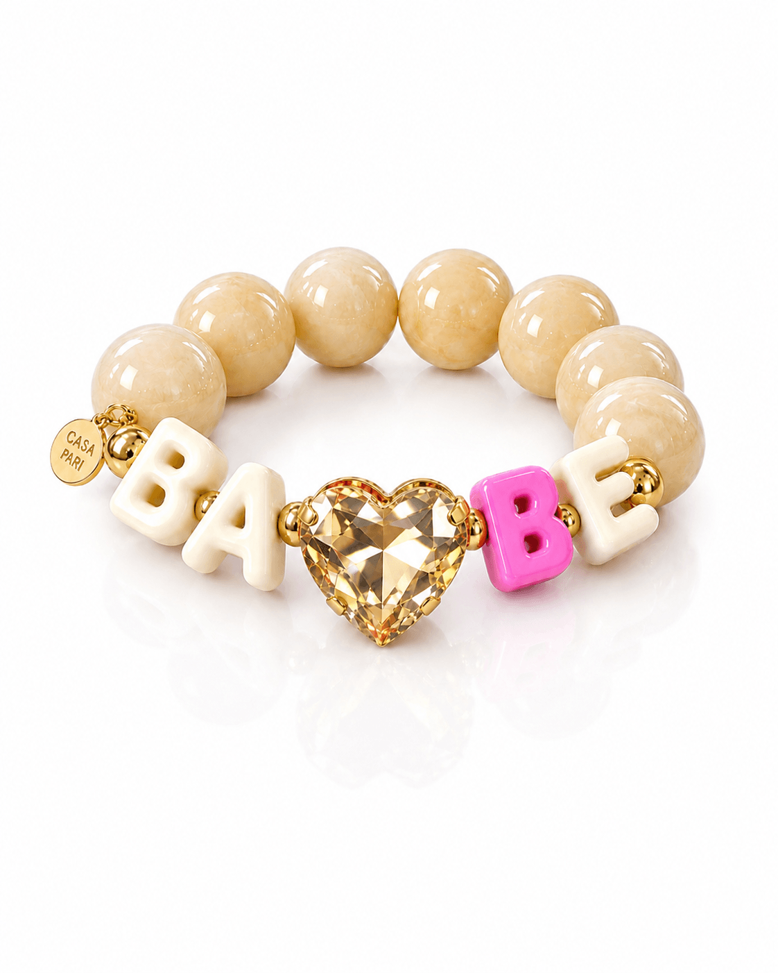 Wie ist es Armband mit dem Schriftzug Babe drauf auf hellhintergrund fotografiert
