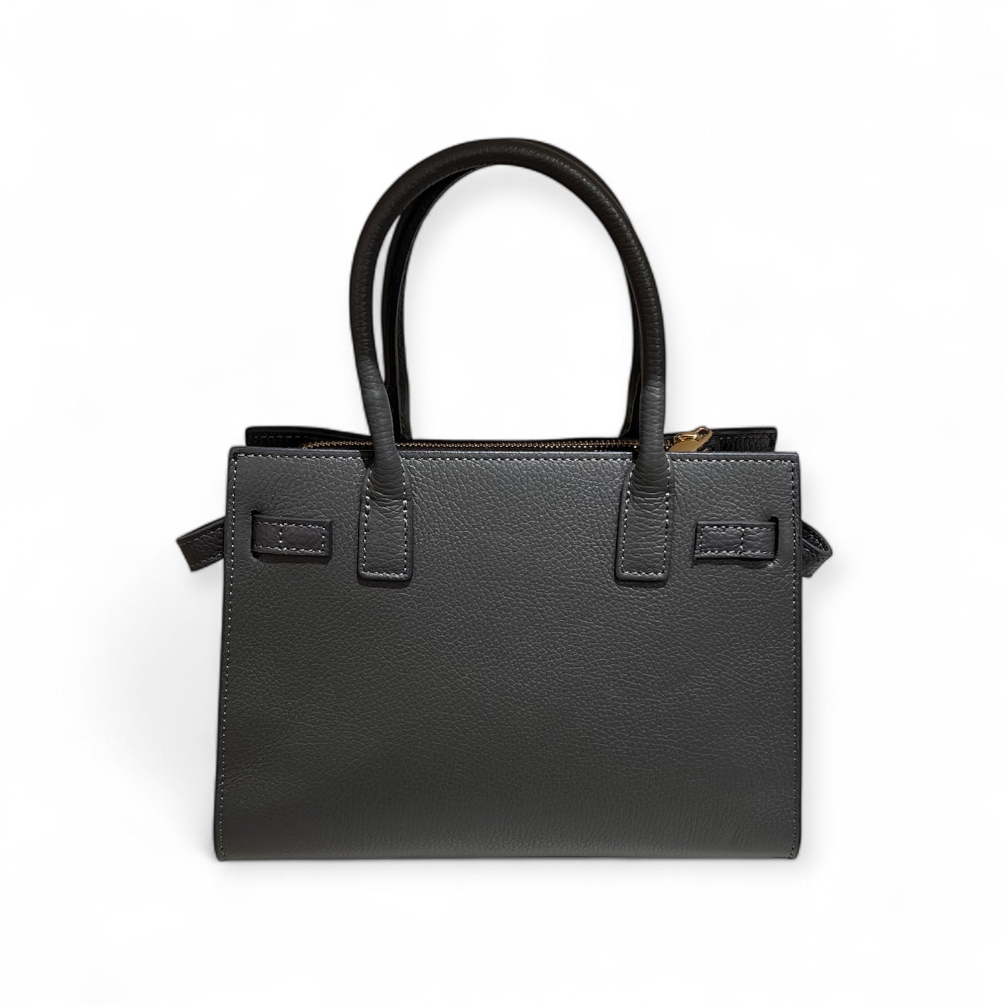 Ledertasche in Grau von hinten fotografiert. Auf hellem Hintergrund fotografiert.