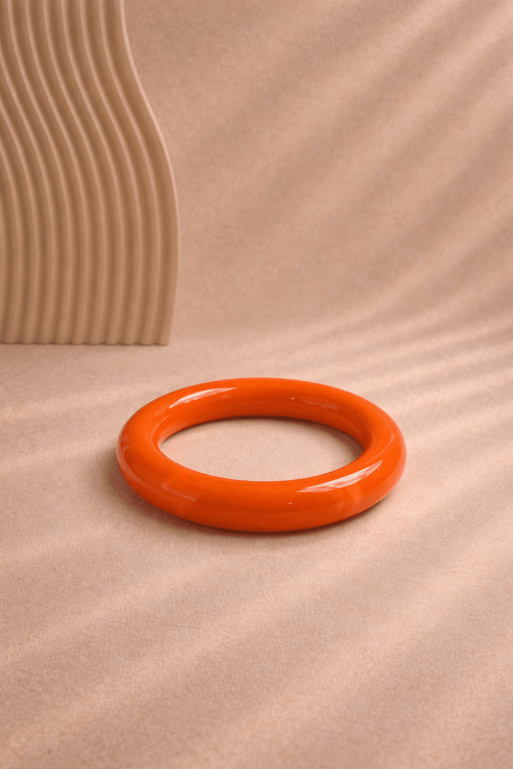 Mandarine Glow Resin Armreif – Glossy Edition - CASAPARI Schmuck & Mode Düsseldorf