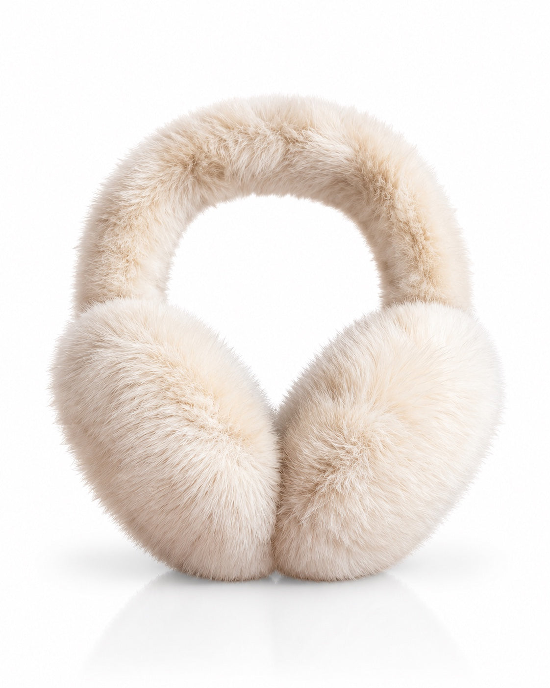 Cremefarbene Fake-Fur-Ohrwärmer als Freisteller