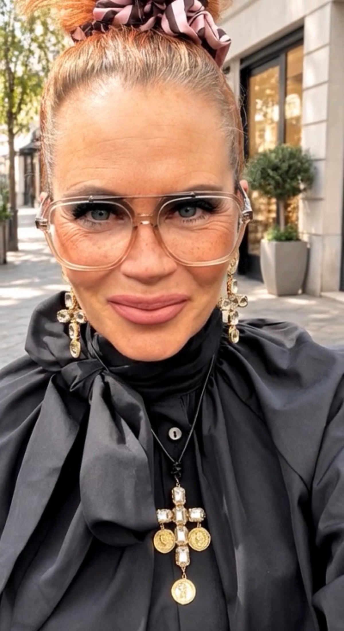 THE SOPHISTICATED LOOK – Black Edition