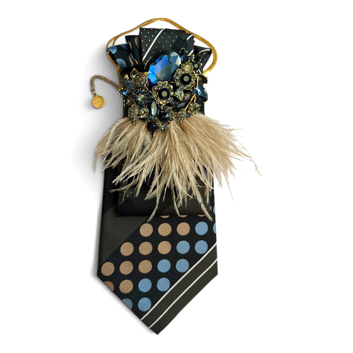 Feather Affair Midnight Blue: schwarze Seidenkrawatte mit blau-beigen Punkten, Kristallbrosche und champagnerfarbenen Federn