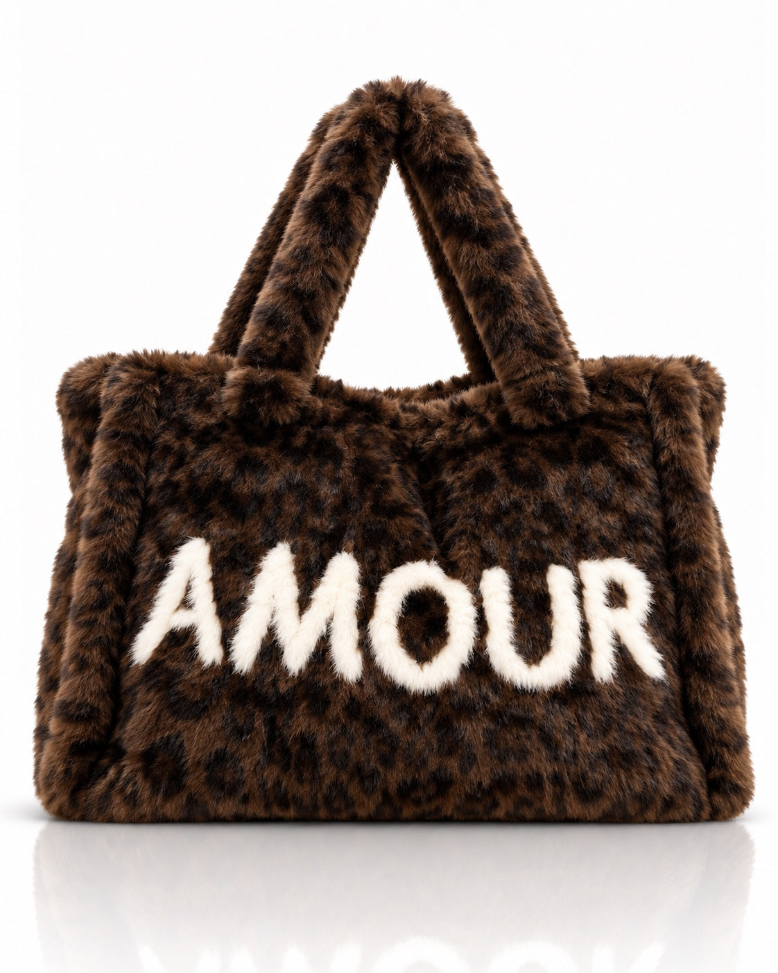 Großer Fake-Fur-Shopper mit braun-schwarzem Leopardenmuster, cremeweißem AMOUR-Schriftzug und langen Henkeln