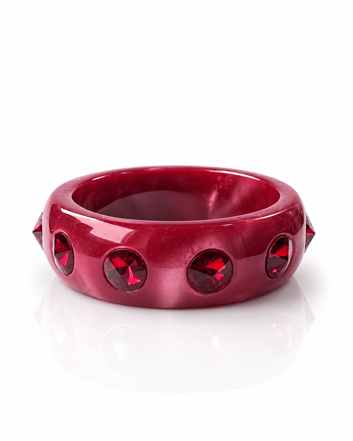Breiter roter Bangle Ruby Rouge mit dunkelroten facettierten Kristallsteinen