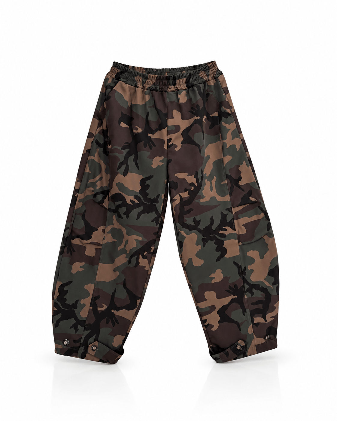 Barrel Pants im Camouflage-Look mit elastischem Bund, seitlichen Eingrifftaschen und verstellbaren Beinabschlüssen.
