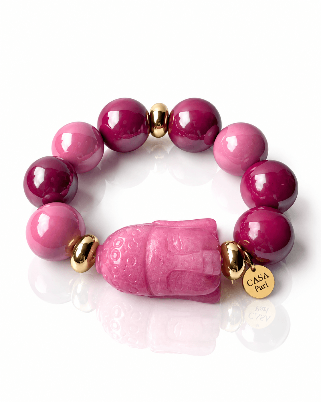 Buddha Solo Berry Candy Armband mit großen pinken und beerenfarbenen Resinperlen, pinkfarbenem Jade-Buddha und goldfarbenen Details