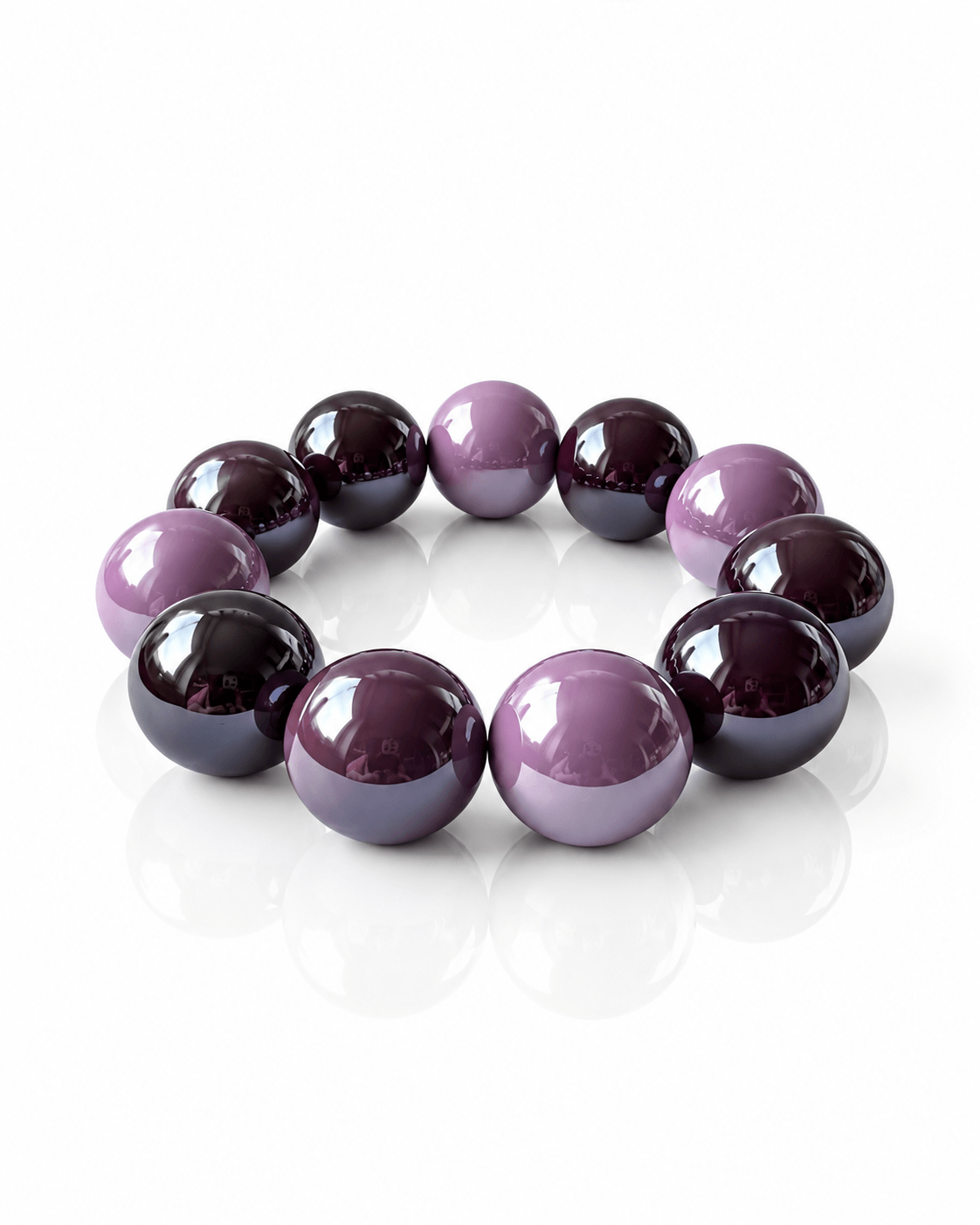 Elastisches THE GLOSSY Armband von CASA Pari mit großen glänzenden Resin-Perlen in Beerentönen und zartem Violett.
