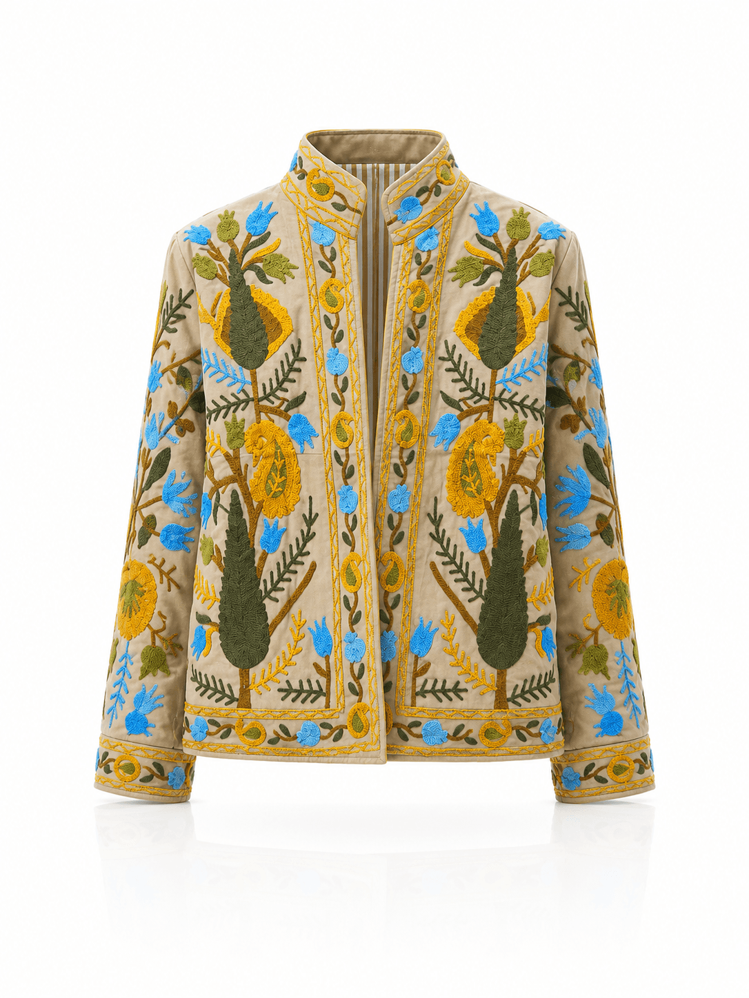 Beigefarbene Casa Pari Couture Jacke Golden Garden mit aufwendiger floraler Stickerei in Senfgold, Olivgrün und leuchtendem Blau, Stehkragen und geradem Schnitt.