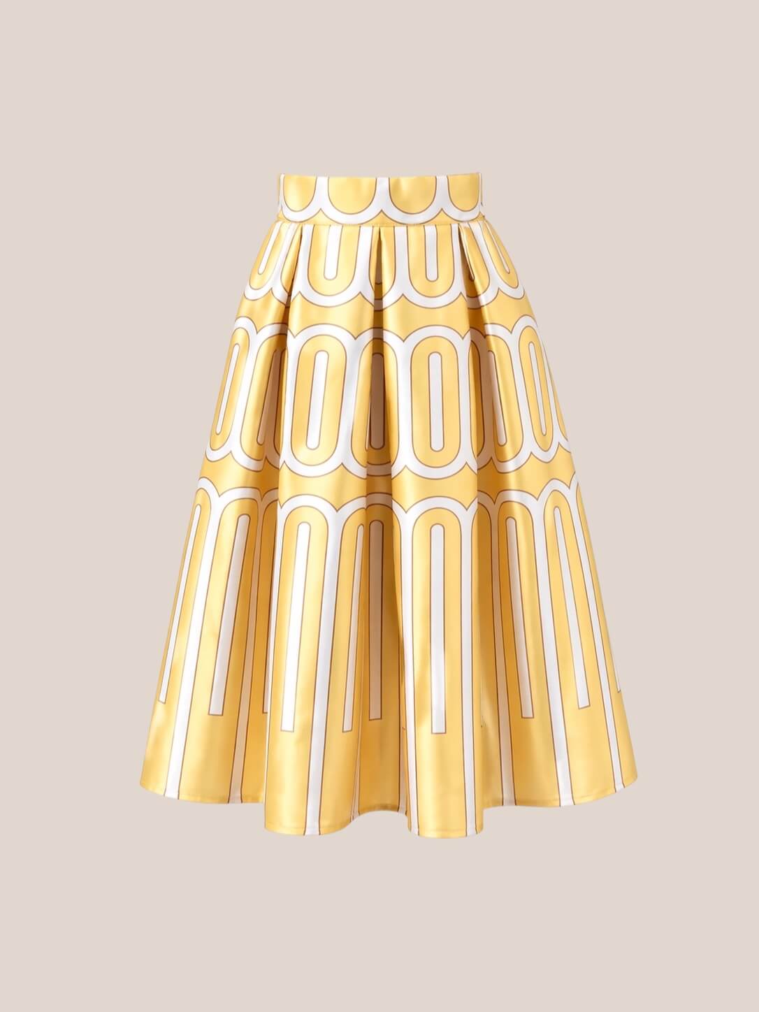 Goldgelber Midirock mit grafischem Muster in Creme und Gold, leicht glänzender Stoff, ausgestellte Form mit Falten, knielang