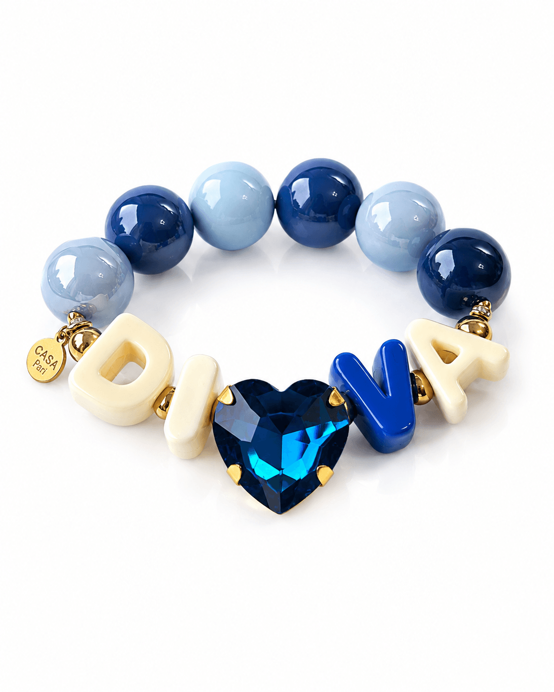CASAPARI Letter Affair DIVA Armband mit blau-hellblauen Perlen, cremefarbenen und blauen Buchstaben sowie großem blauem Kristallherz
