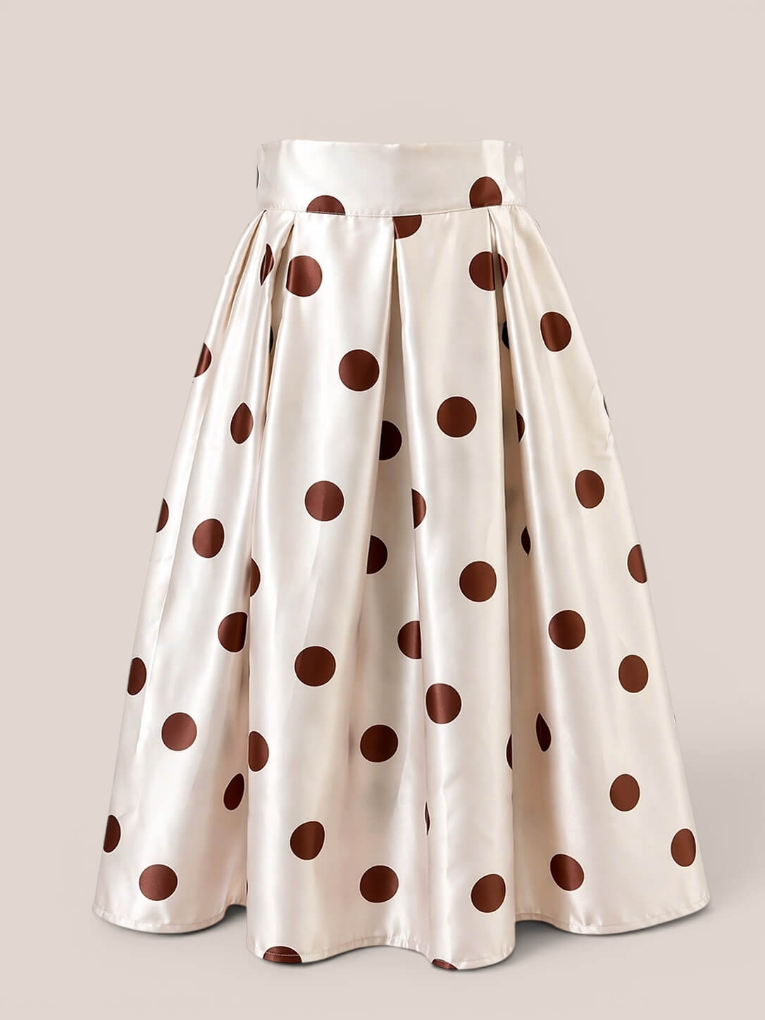 Cremefarbener Midirock mit braunen Polka-Dots, leicht glänzender Stoff, ausgestellte Form mit Falten, knielang