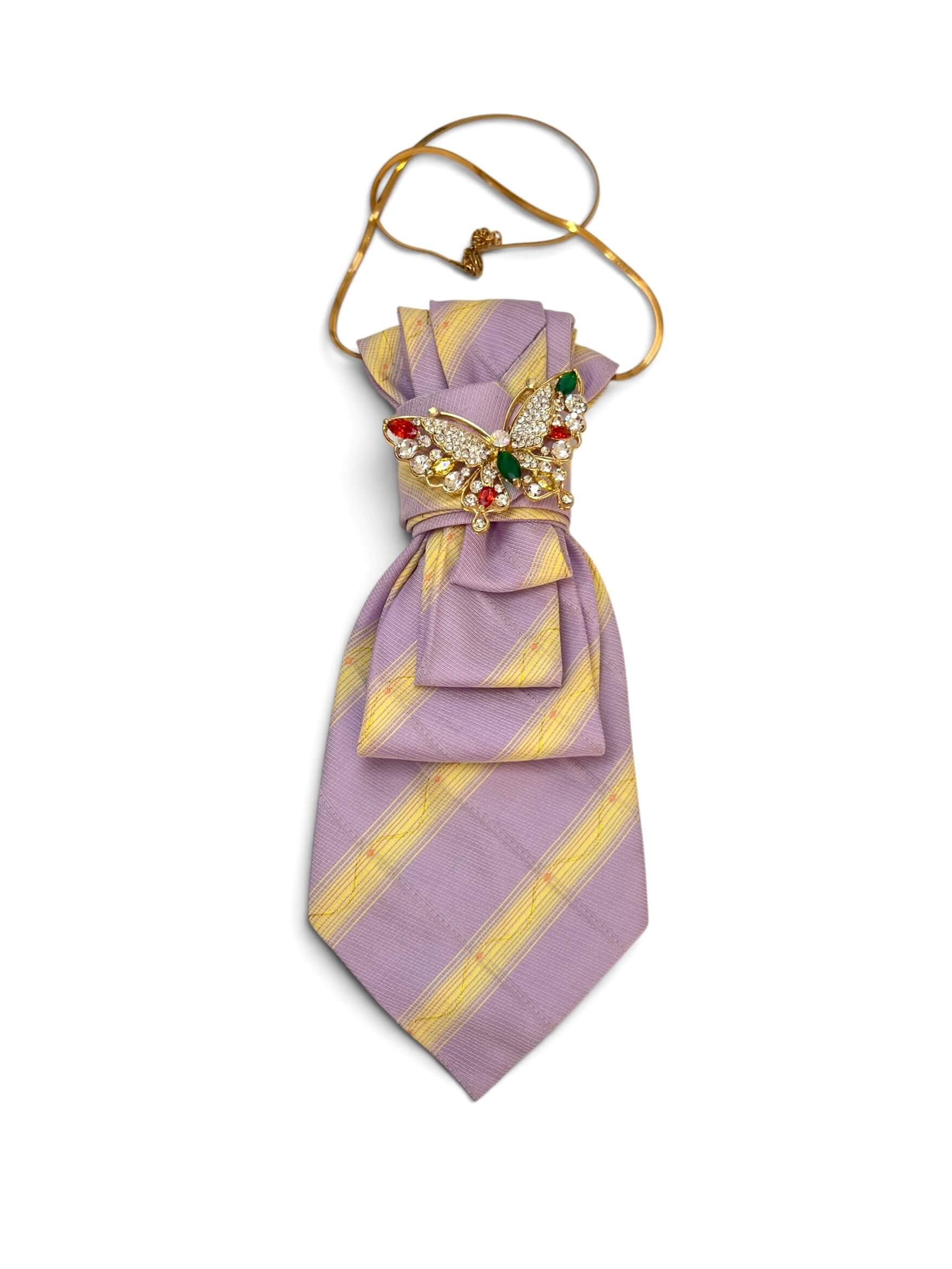 Vintage-Krawatte in zartem Lavendel mit gelbem Streifenmuster, verziert mit dekorativer Schmetterlingsbrosche mit bunten Schmucksteinen.