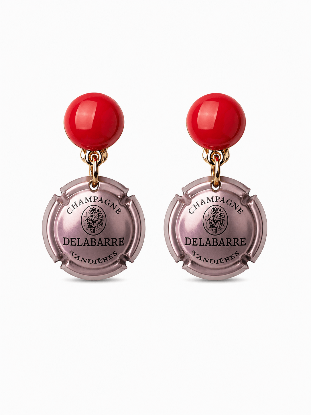 Handgefertigte Clip-Ohrringe in Roségold und Rot mit goldfarbenen Details aus der Kollektion Champagne Affair vor hellem Hintergrund.