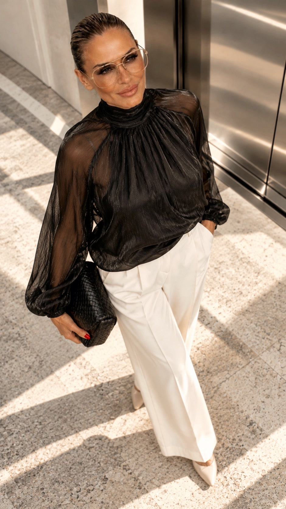 Sophisticated Monroe Black – Vorderansicht am Model