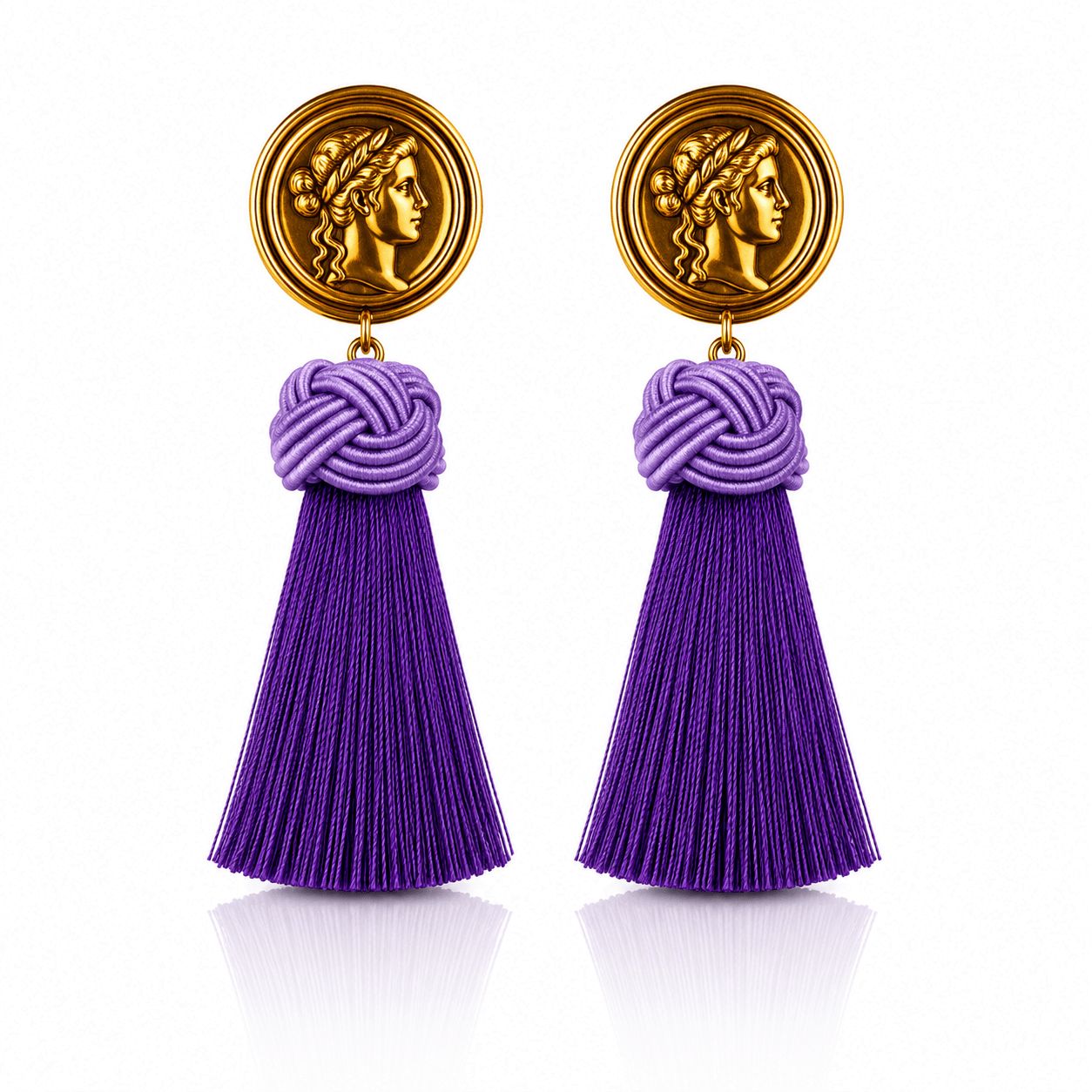 Roma Tassel Affair Ohrringe mit goldfarbener römischer Münze, fliederfarbenem Knotendetail und violetter Tassel