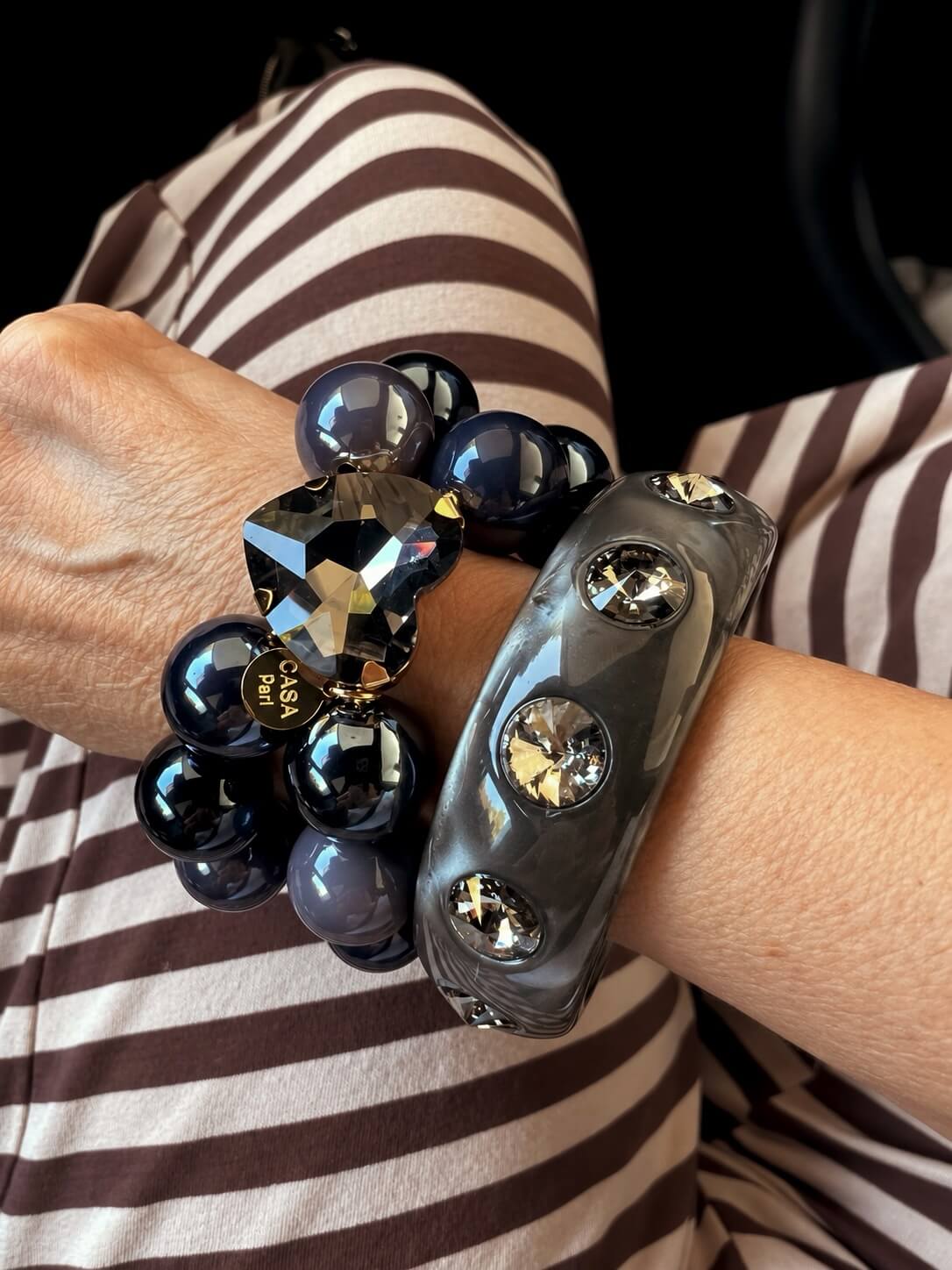 Smokey Grey – Crystal Heart Bangle Set - CASAPARI Schmuck & Mode Düsseldorf